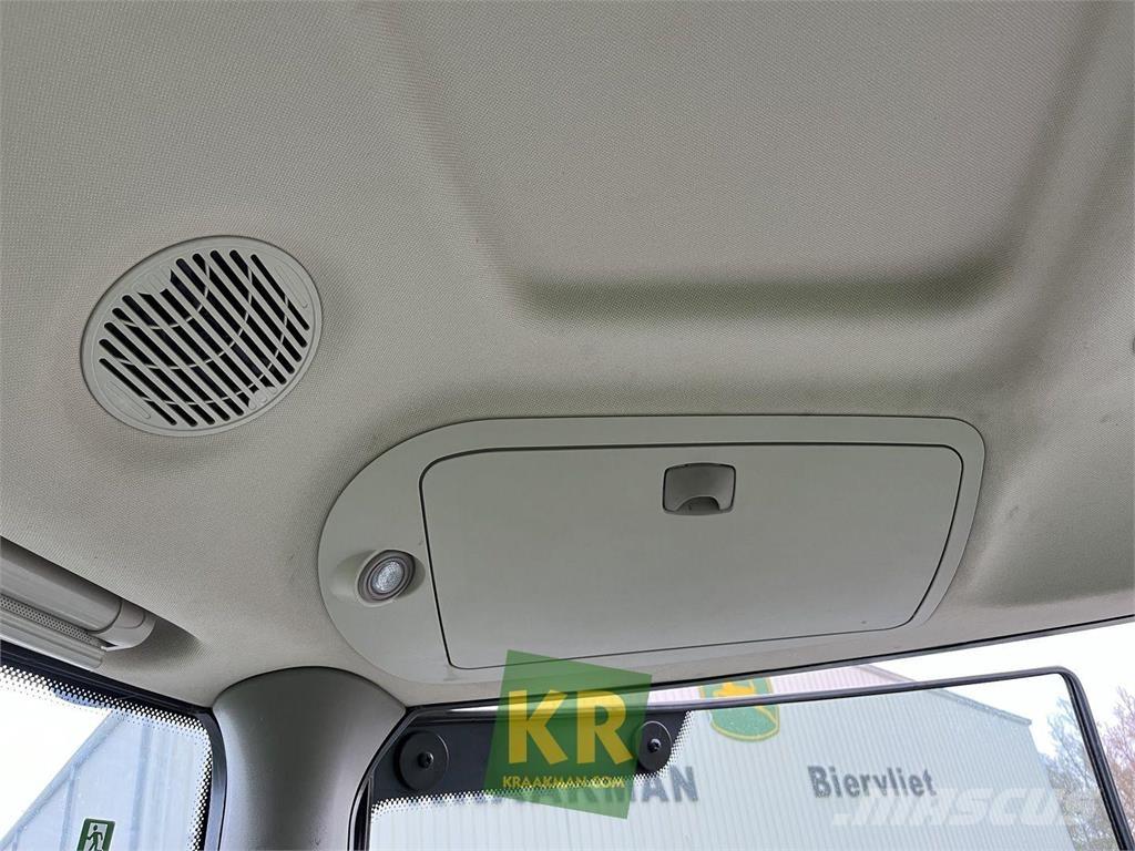 John Deere 6215R Трактори