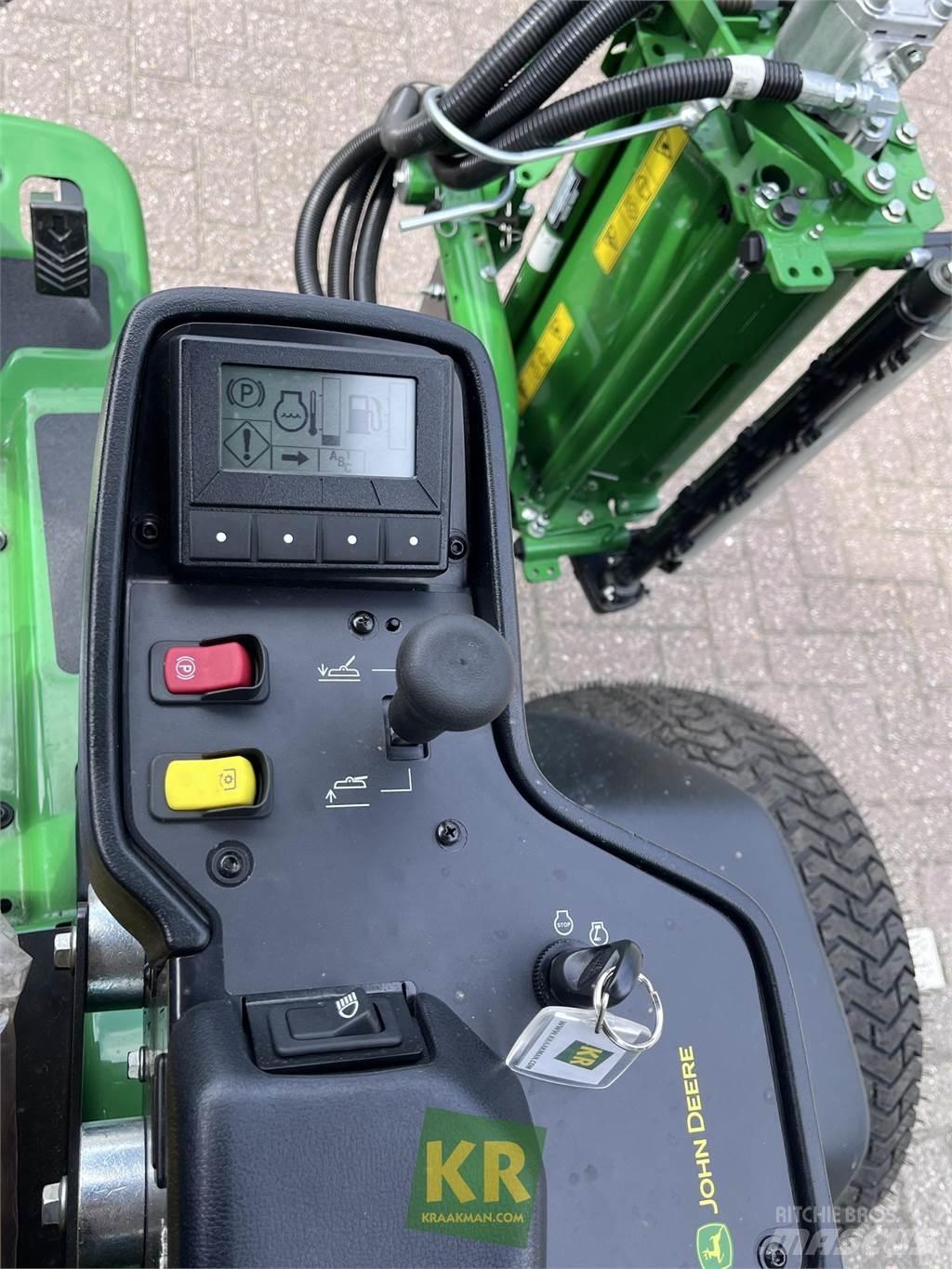 John Deere 8700A Косачки за Greens