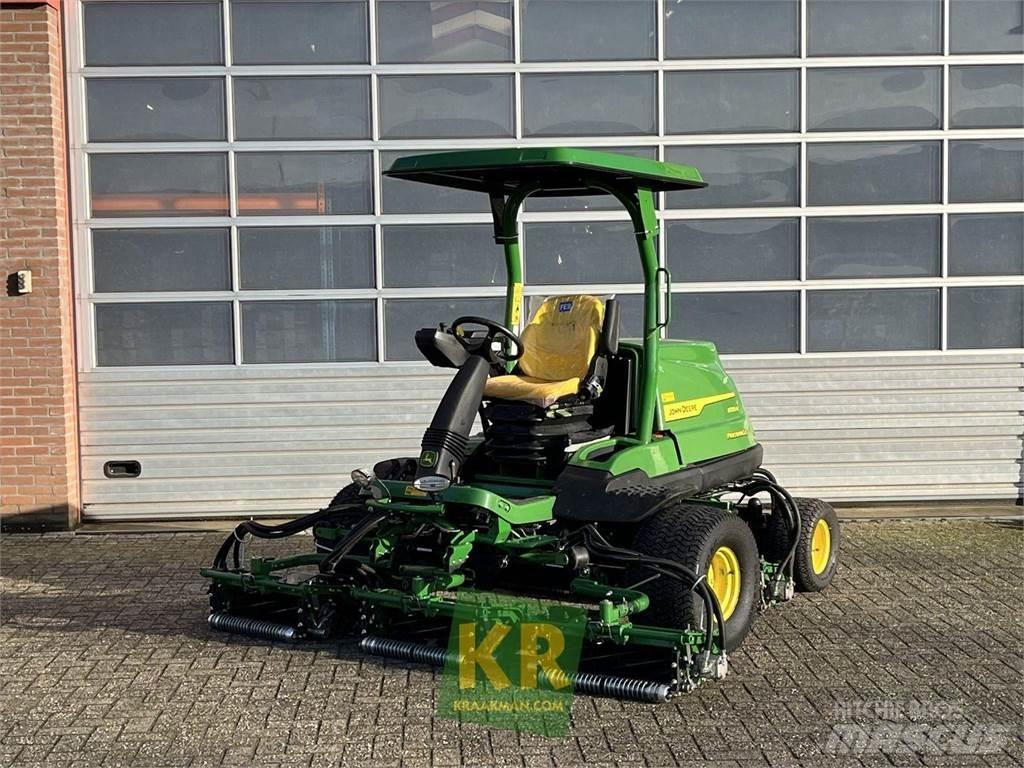 John Deere 8700A Косачки за Greens