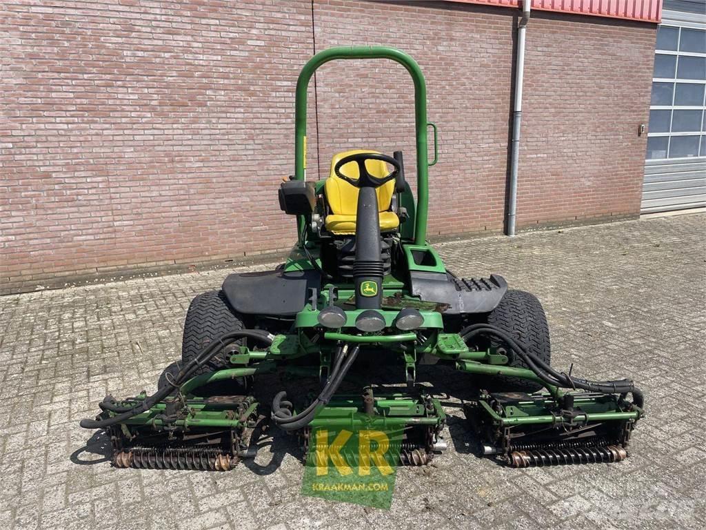 John Deere 8700A Косачки за Greens