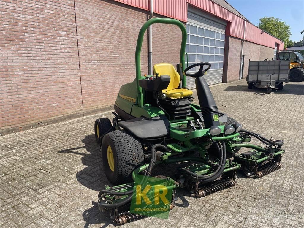 John Deere 8700A Косачки за Greens