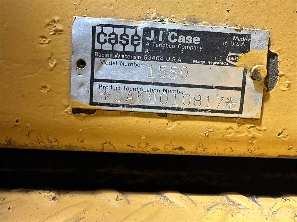 CASE 1550 Верижни булдозери
