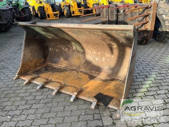 Case IH 721 Колесни товарачи