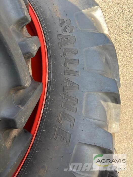 CLAAS ARION 610 CIS Трактори