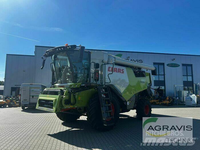CLAAS TRION 650 Комбайни