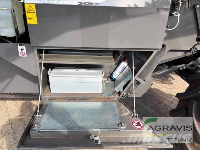 CLAAS TRION 650 Комбайни