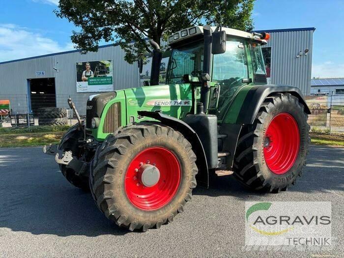 Fendt 714 VARIO Трактори