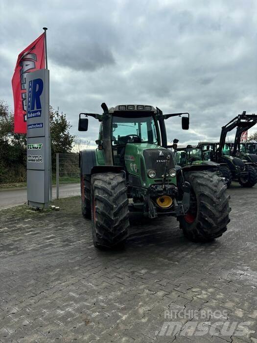 Fendt 820 VARIO Трактори