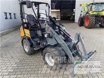 GiANT G2200E Колесни товарачи