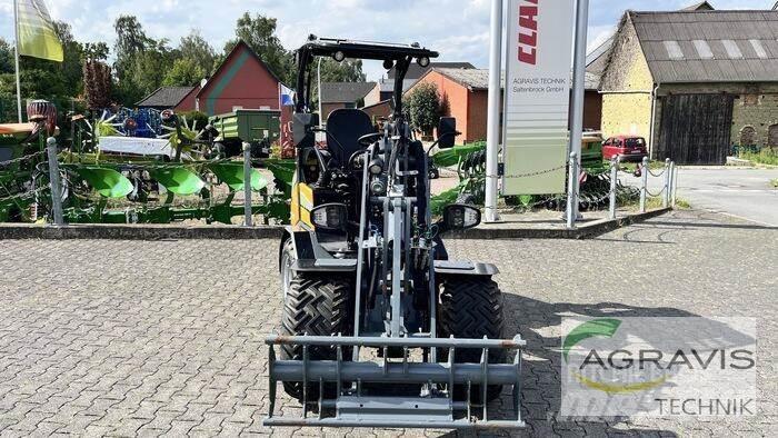 GiANT G2200E Колесни товарачи