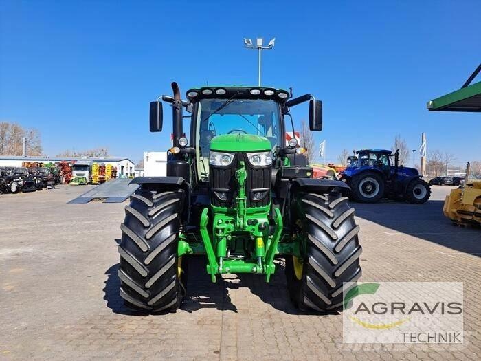 John Deere 6215 R Трактори