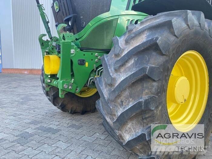 John Deere 6215 R Трактори