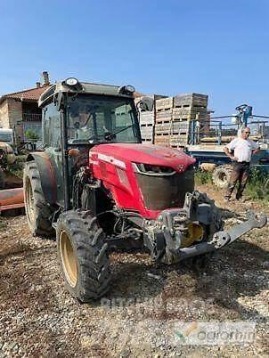 Massey Ferguson 3710 F Трактори
