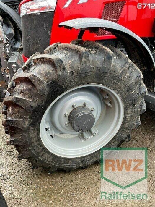 Massey Ferguson 6712 Трактори