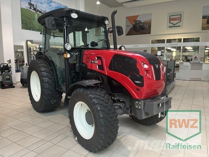Valtra F105S 2D3 Трактори