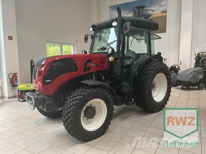 Valtra F105S 2D3 Трактори