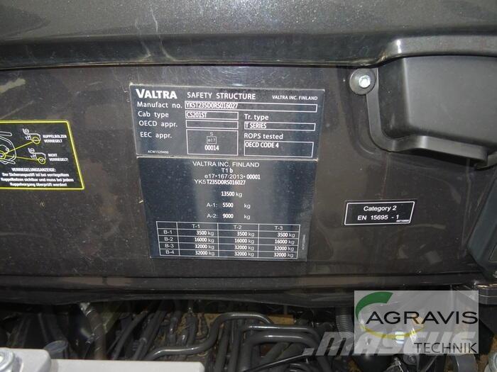 Valtra T 235 D 2A1 Трактори