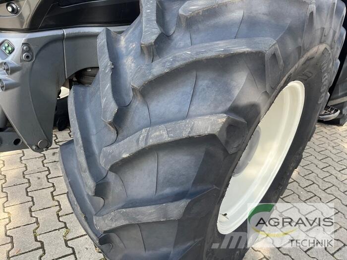 Valtra T 235 D 2A1 Трактори