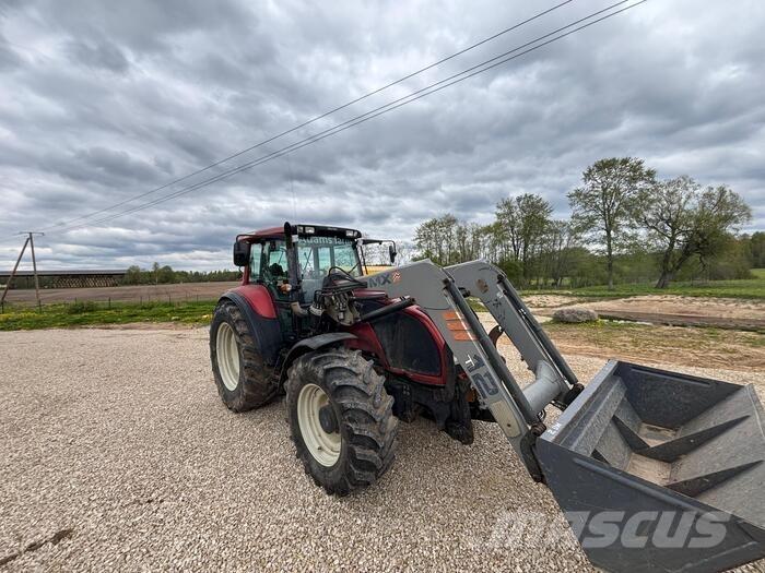 Valtra T130 Трактори