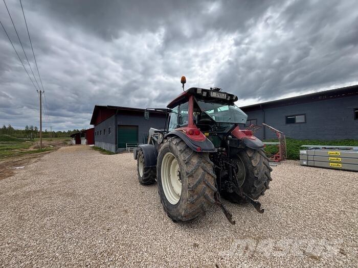 Valtra T130 Трактори