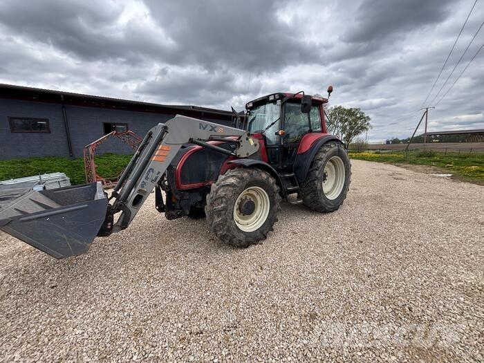 Valtra T130 Трактори