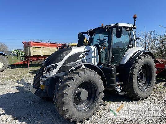 Valtra T215A Трактори