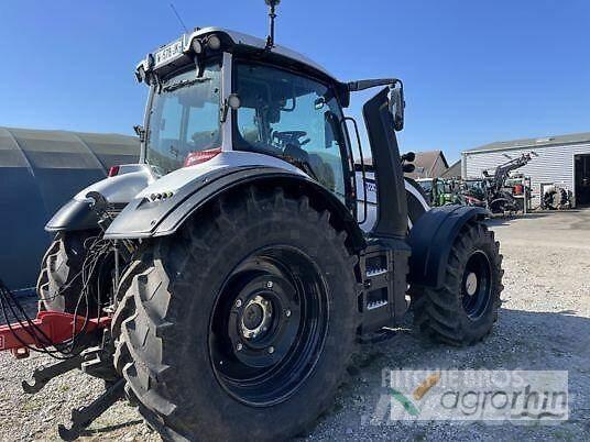 Valtra T215A Трактори