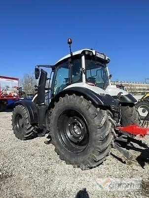 Valtra T215A Трактори