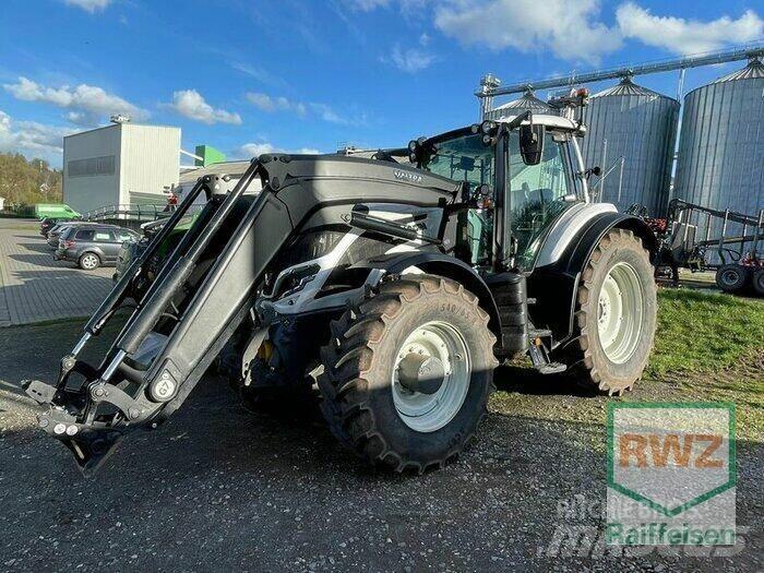 Valtra T215D Трактори