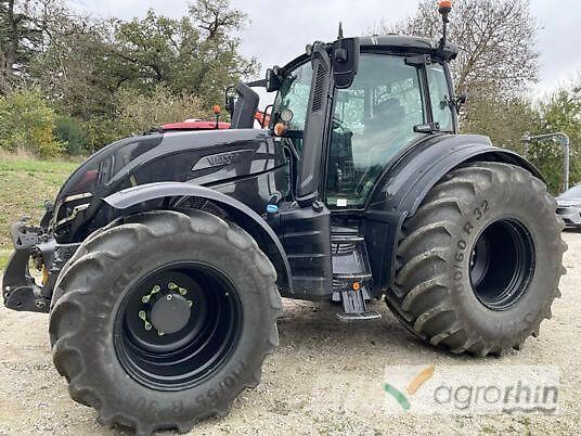 Valtra T215D Трактори