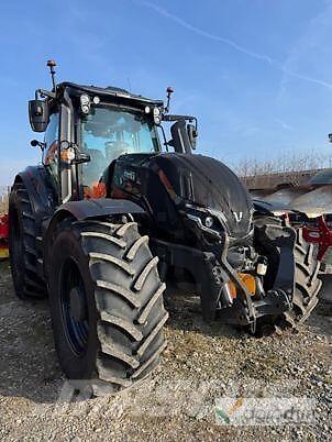Valtra T235 Diect Трактори