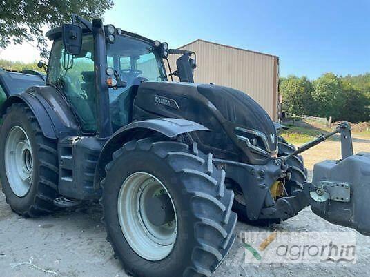Valtra T235V Трактори