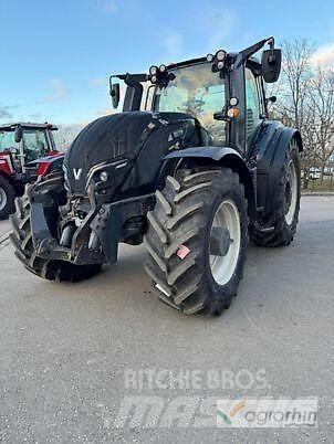 Valtra T254V Трактори