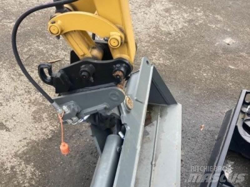 CAT 301.8-05A Мини екскаватори < 7 т