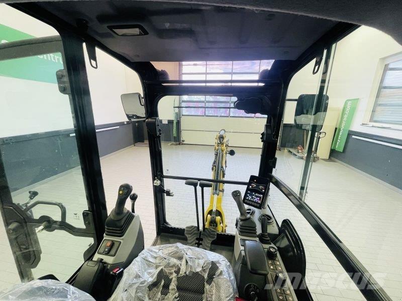 CAT 302CR-05A Колесни екскаватори