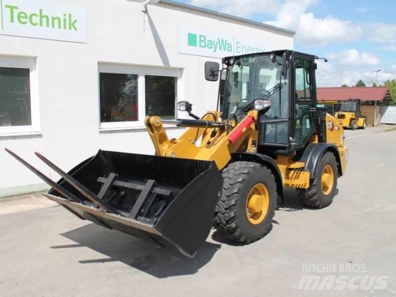 CAT 907 Колесни товарачи