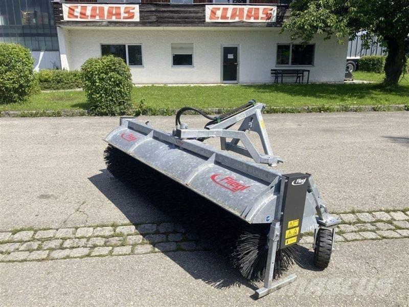 Fliegl TYP 700 Автоматични метачки с четки