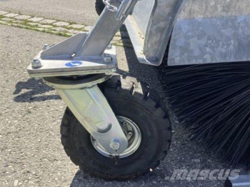 Fliegl TYP 700 Автоматични метачки с четки