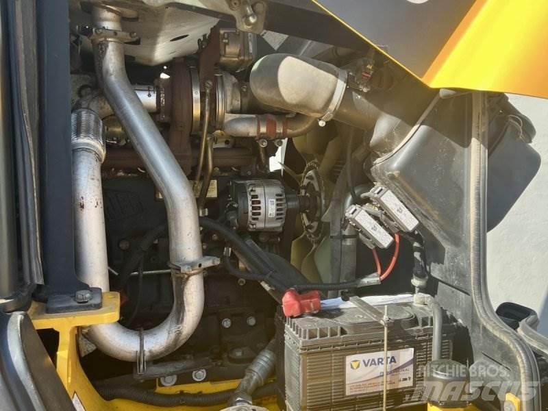 JCB TM 320 S Колесни товарачи