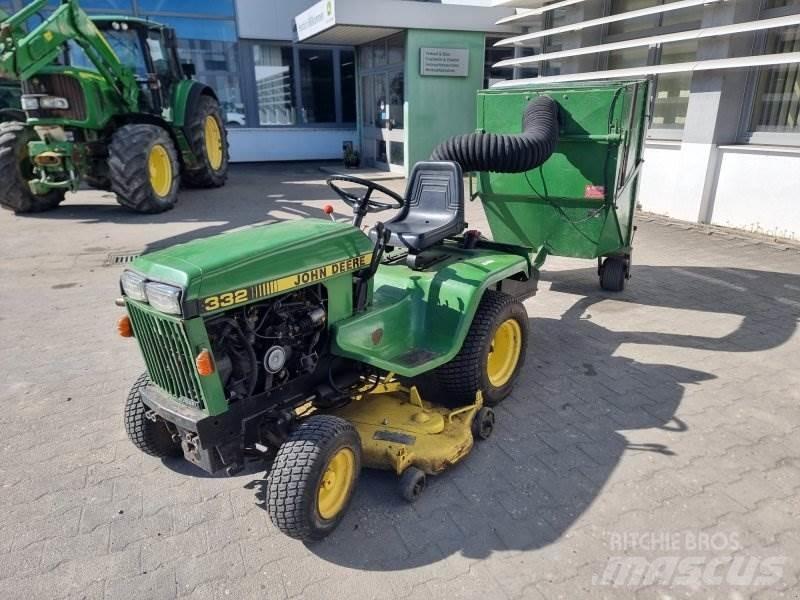John Deere 332 Компактни трактори