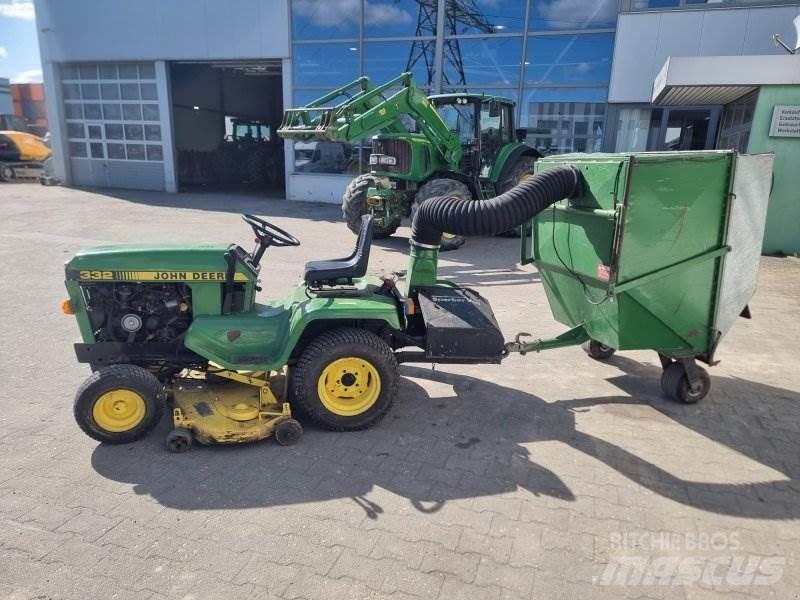 John Deere 332 Компактни трактори