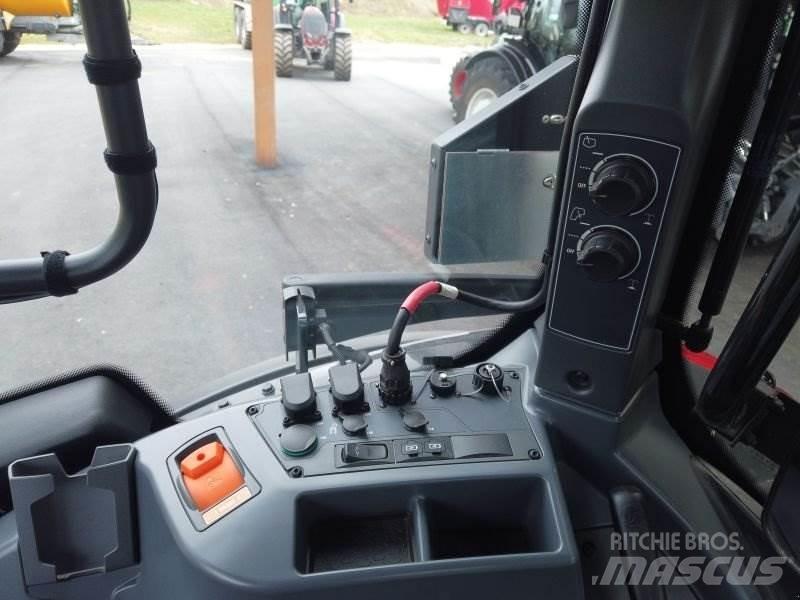 Valtra Q305 Трактори