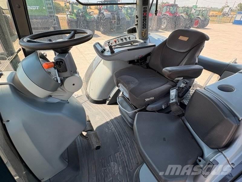Valtra S274 Трактори