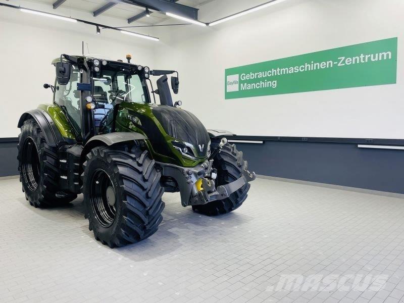 Valtra T215D Трактори
