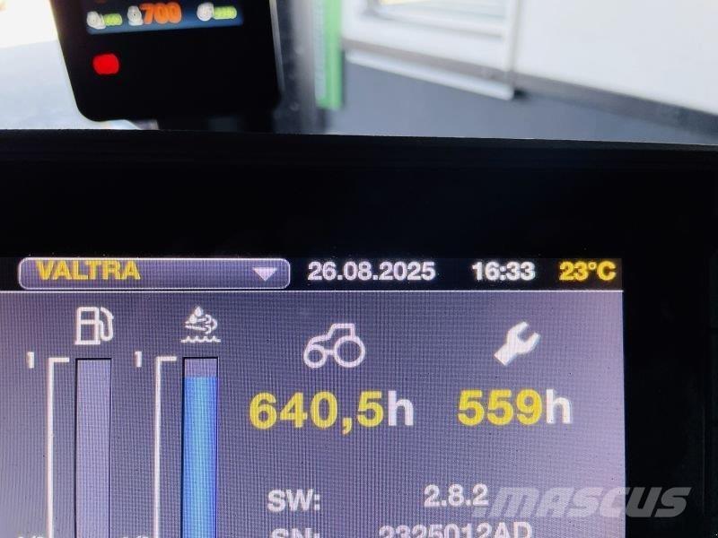 Valtra T215D Трактори