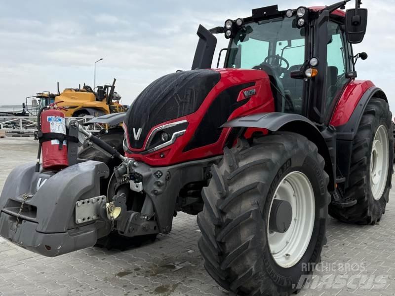 Valtra T235A Трактори