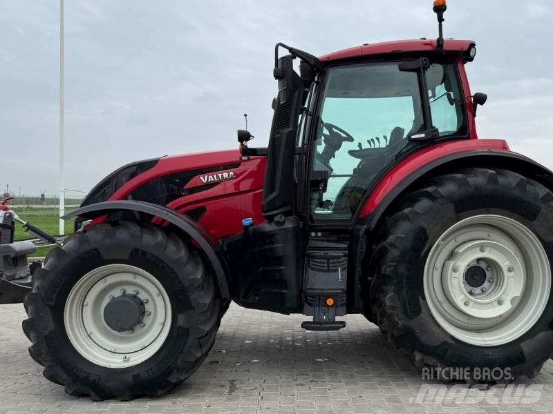 Valtra T235A Трактори