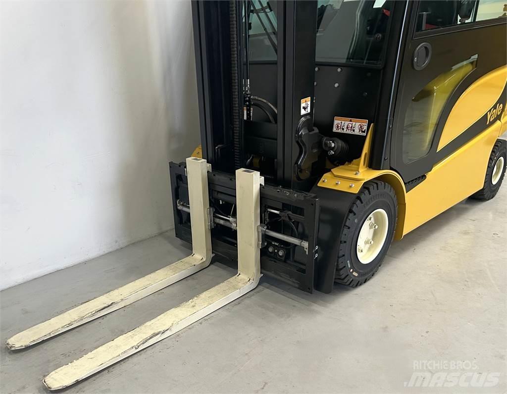Yale ERP30VL (LWB) Електрически вилични кари-повдигачи