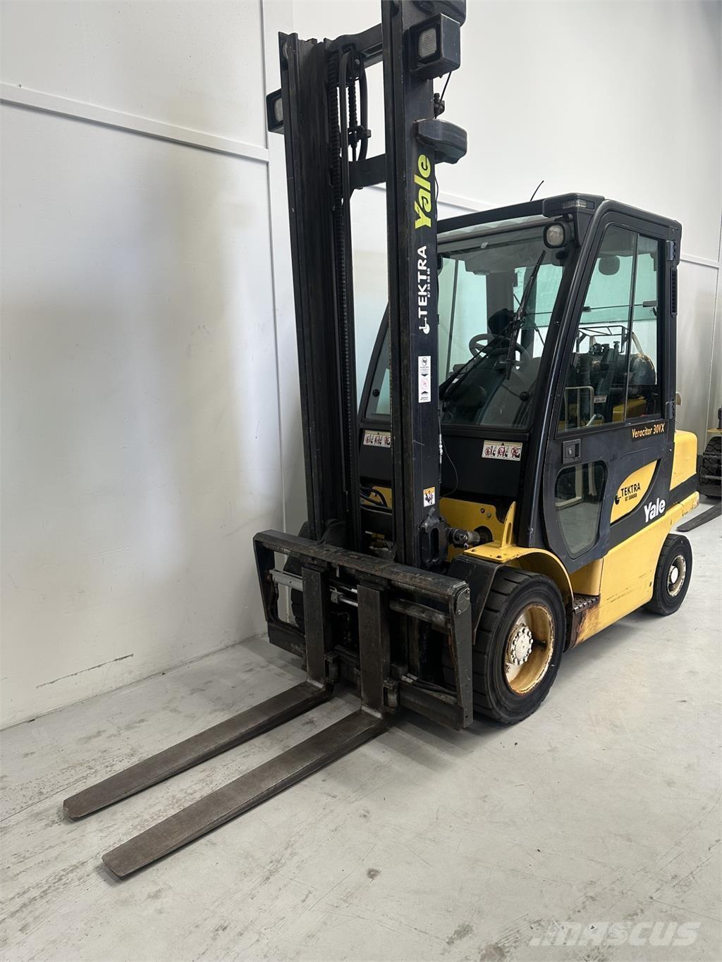 Yale GLP30VX Камиони с АГУ