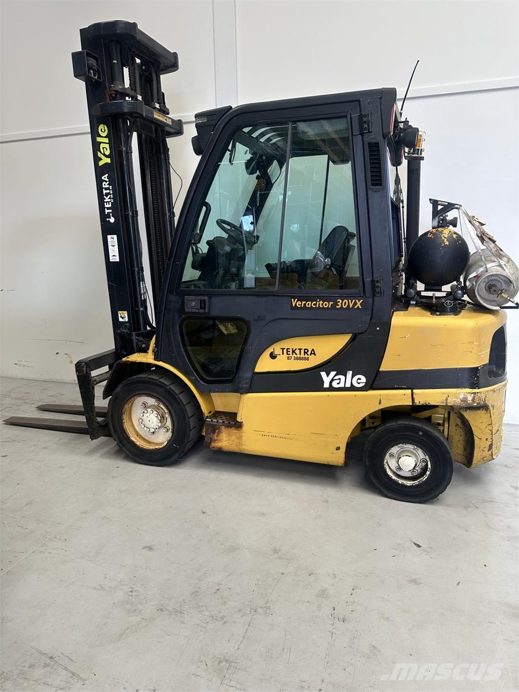 Yale GLP30VX Камиони с АГУ